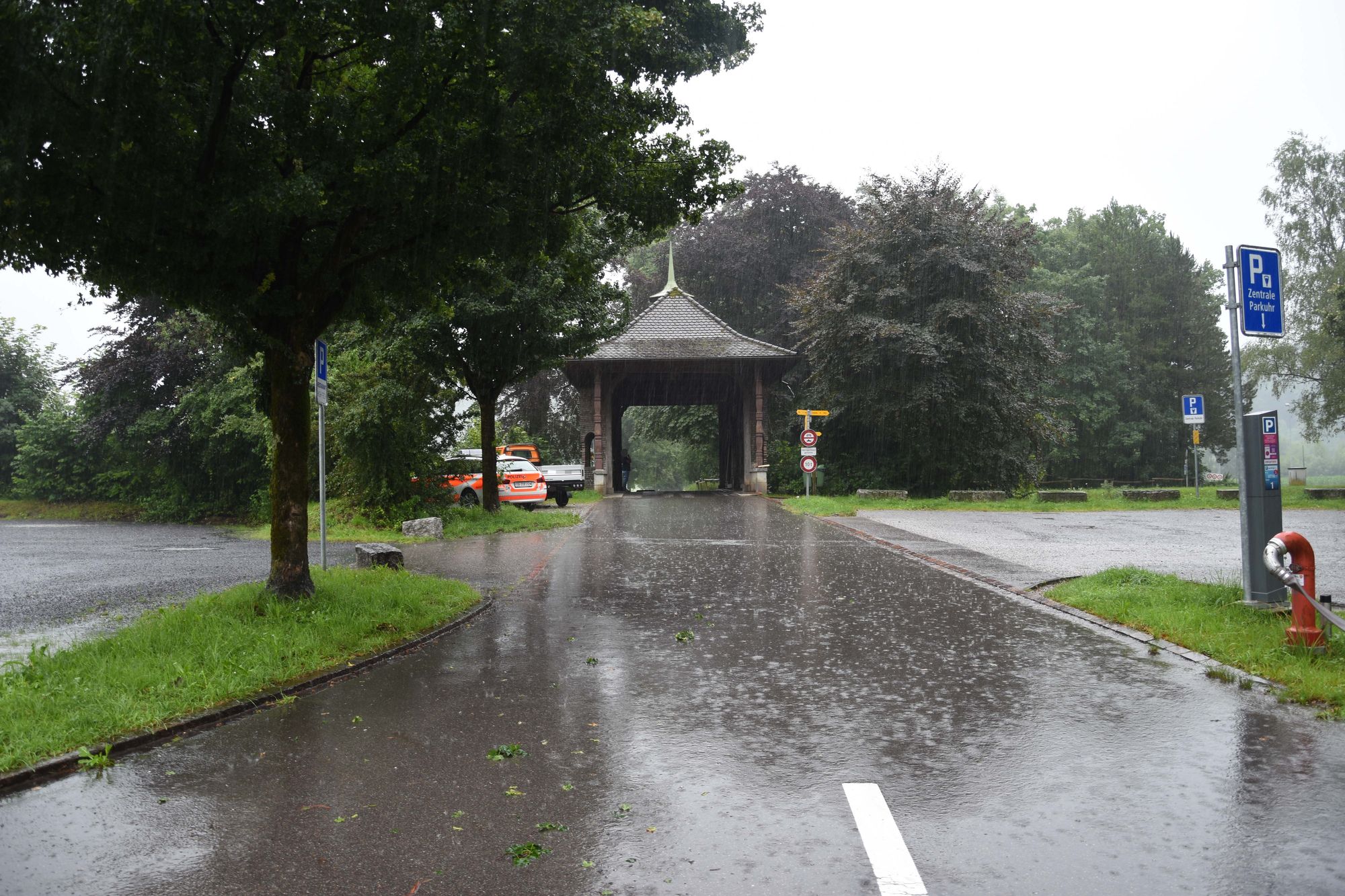 Sicht auf die Aabachbrücke in Schmerikon (Foto: Kantonspolizei St. Gallen)