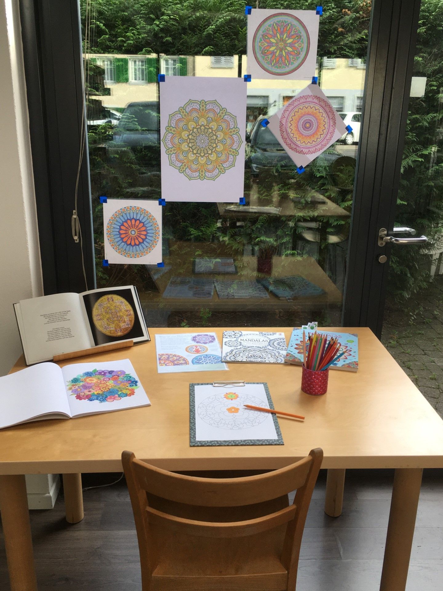 Mandala Mal-Ecke in der Bibliothek Schmerikon