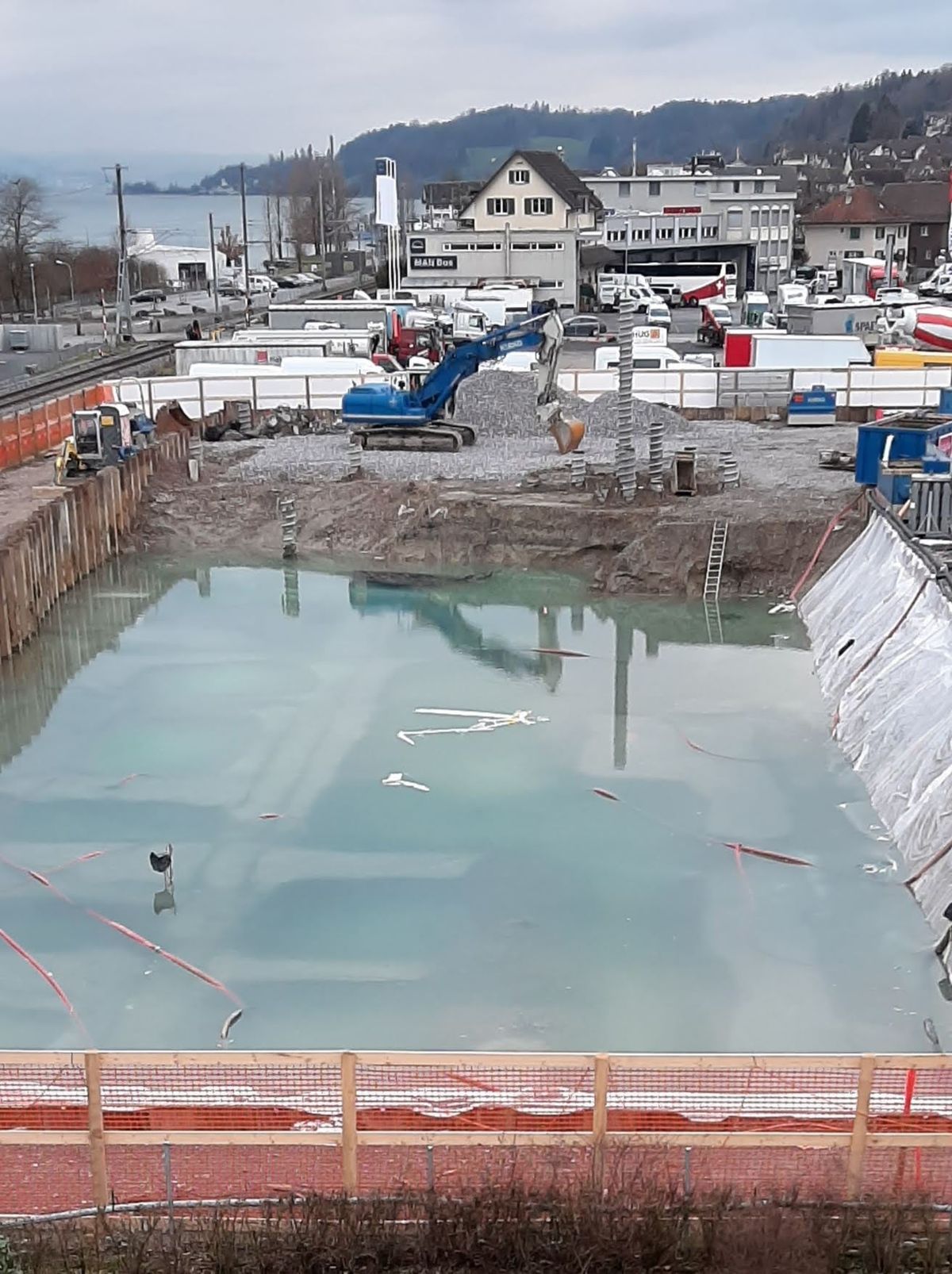 Überschwemmung auf Baustelle