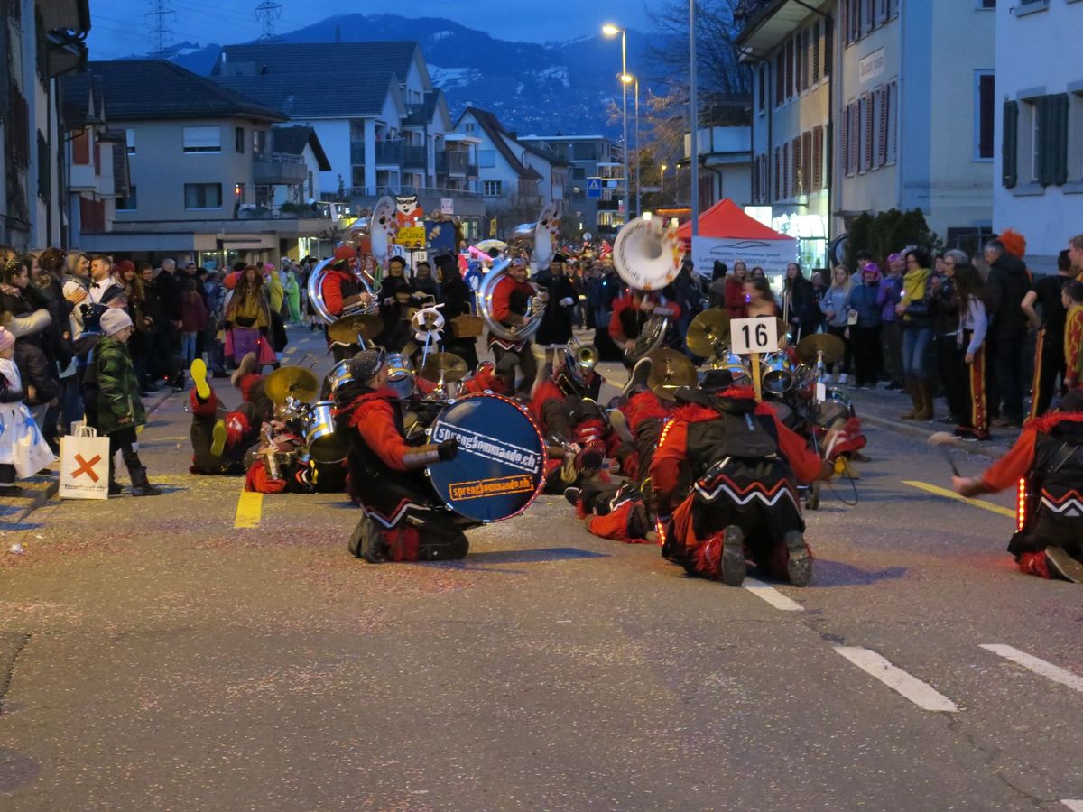 Fasnacht macht Halt im Seedorf Schmerikon