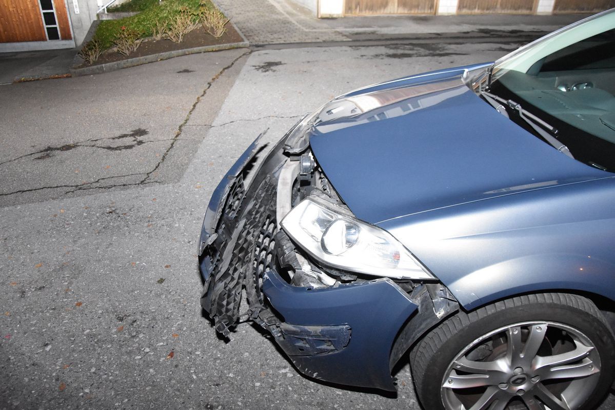 Fahrunfähig zweimal in Stein gefahren