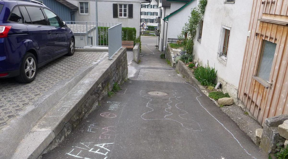 Werkleitungsbau im Reblaubenweg führt zu Teilsperrung des Bahnhofplatzes