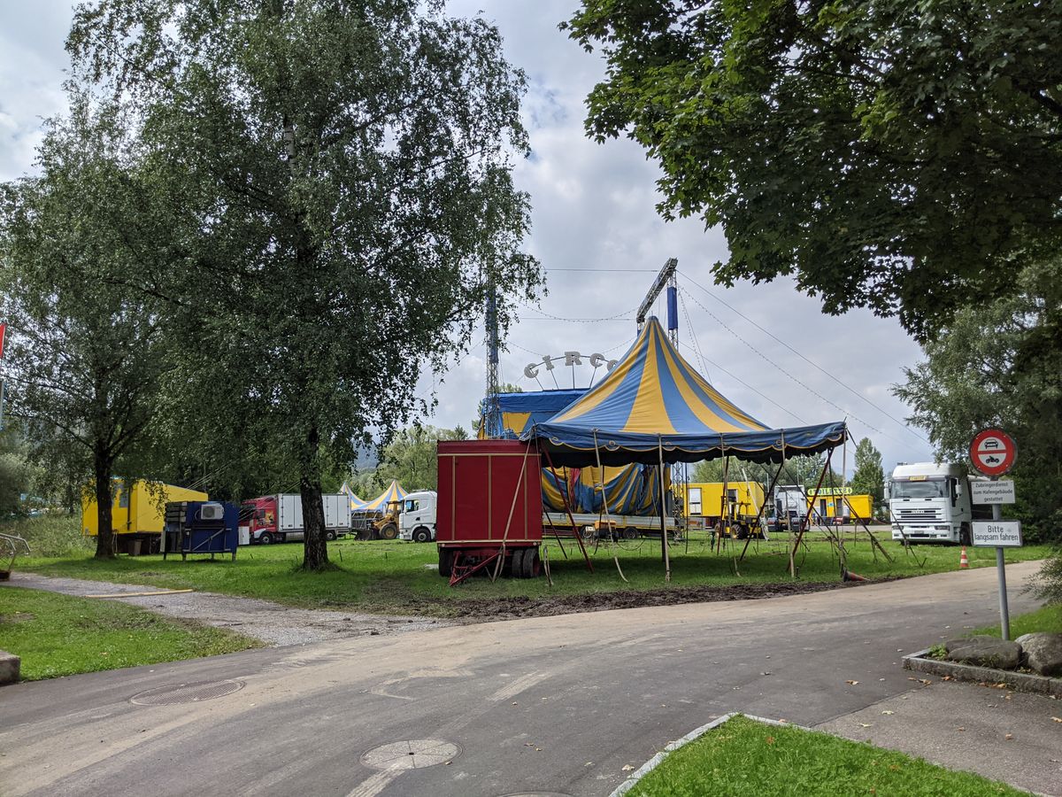 Circus Medrano gastiert auf der Schmerkner Eselwiese