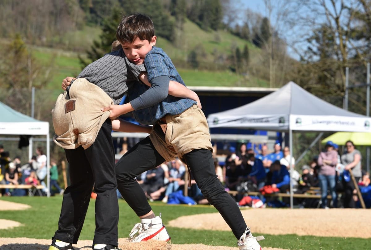 Elio Salis gewinnt Nachwuchsschwingfest in Goldingen
