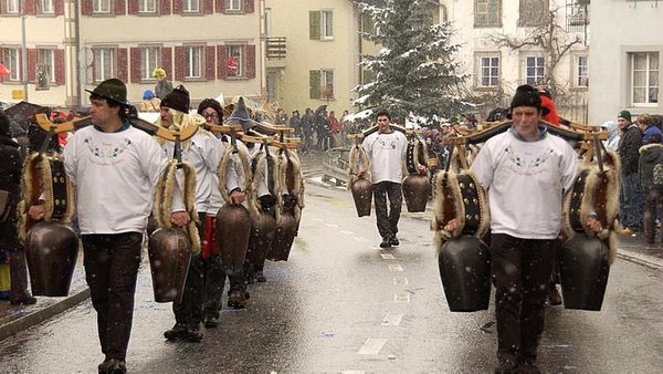 Linth Zeitung: Silvesterschellner drohen aus den Gassen zu verschwinden