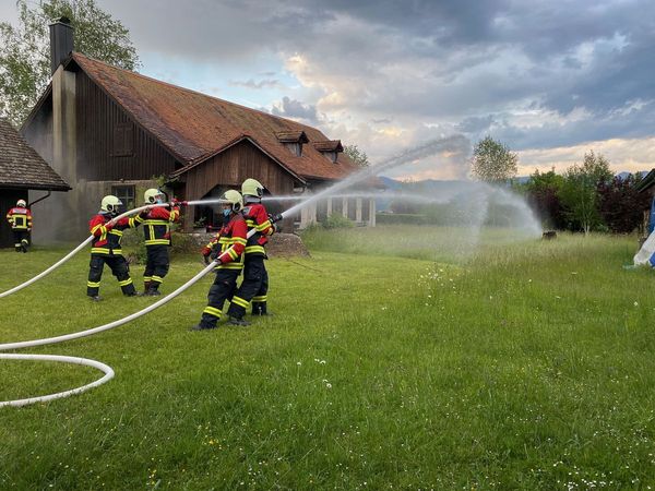 Übung mit der Feuerwehr Tuggen