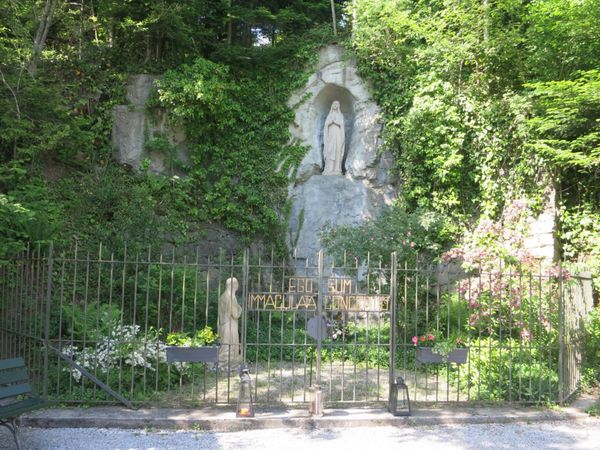 Maiandachten in der Lourdes-Grotte