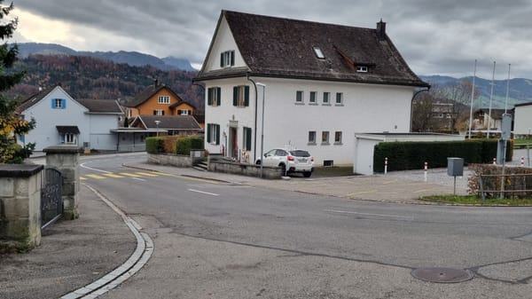 Strasse beim Zentralschulhaus Schmerikon