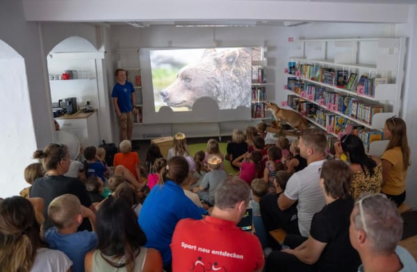 Buchvernissage von «Theo erzählt» in der Bibliothek Schmerikon